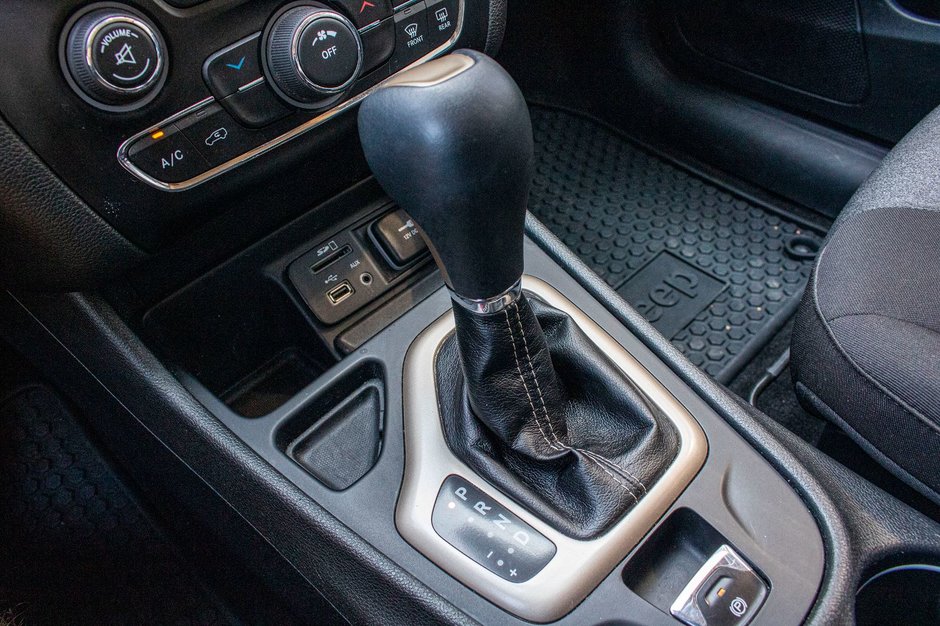 2014 Jeep Cherokee NORTH BAS KILO 8 PNEUS