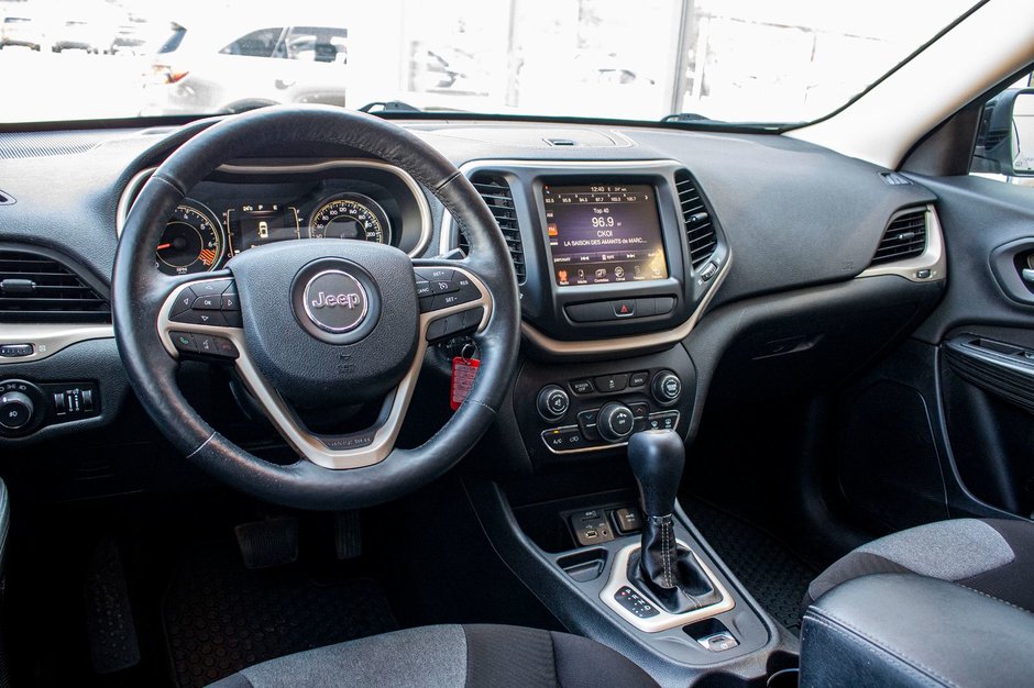 2014 Jeep Cherokee NORTH BAS KILO 8 PNEUS