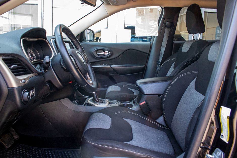 2014 Jeep Cherokee NORTH BAS KILO 8 PNEUS