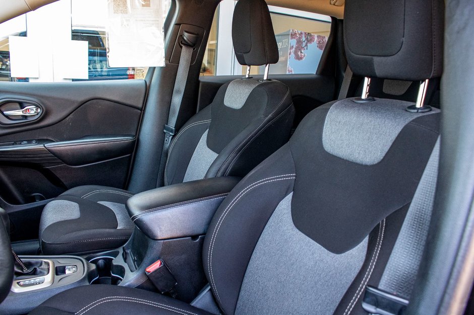 2014 Jeep Cherokee NORTH BAS KILO 8 PNEUS