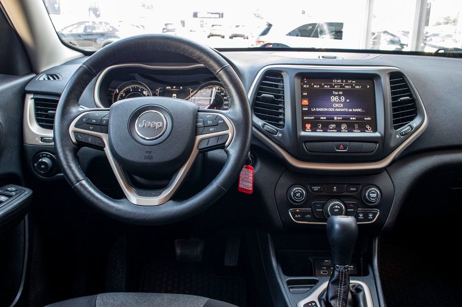 2014 Jeep Cherokee NORTH BAS KILO 8 PNEUS