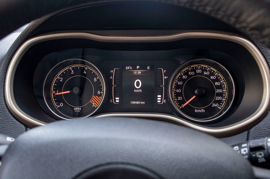 2014 Jeep Cherokee NORTH BAS KILO 8 PNEUS