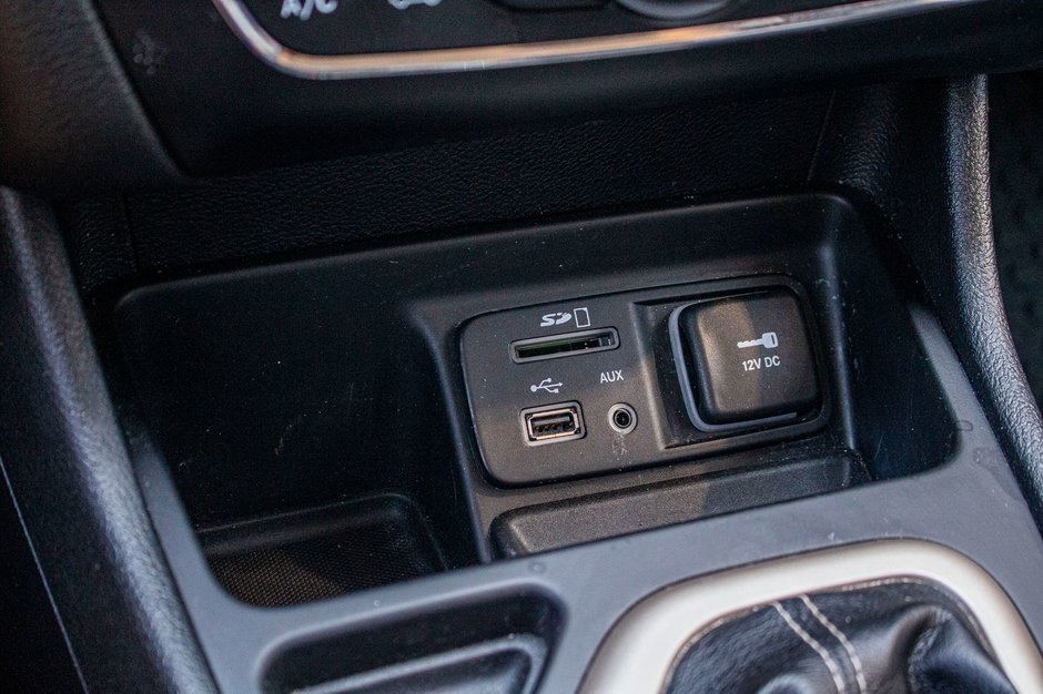 2014 Jeep Cherokee NORTH BAS KILO 8 PNEUS