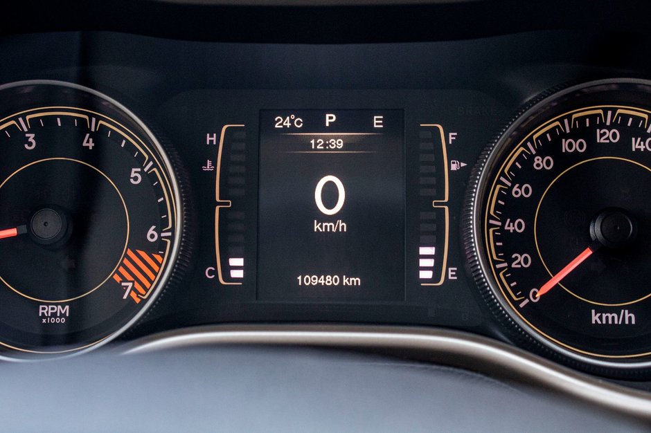 2014 Jeep Cherokee NORTH BAS KILO 8 PNEUS