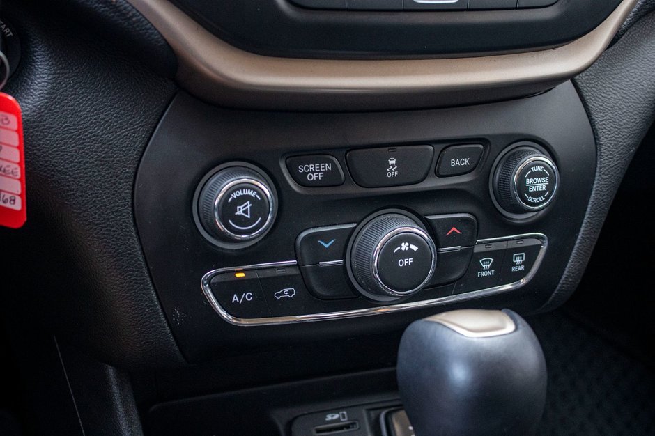 2014 Jeep Cherokee NORTH BAS KILO 8 PNEUS
