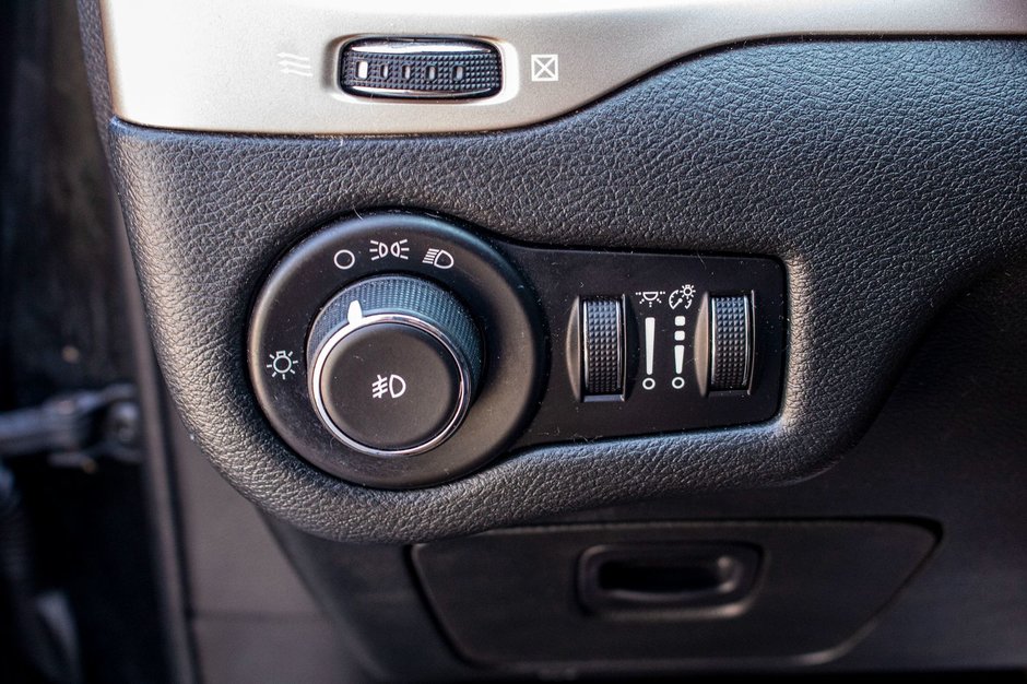 2014 Jeep Cherokee NORTH BAS KILO 8 PNEUS
