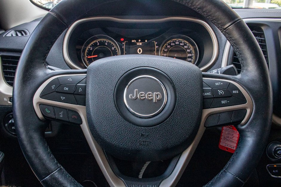 2014 Jeep Cherokee NORTH BAS KILO 8 PNEUS