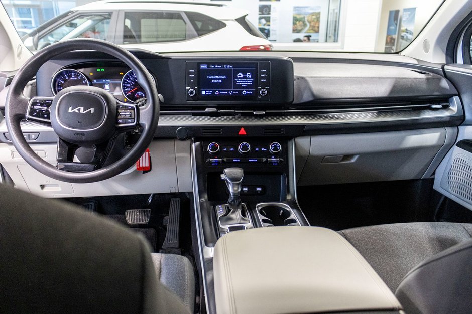 Kia Carnival LX BLANCHE BAS KILO 2022 1 PRORPIO PAS DE RECLAMATION AU CARFAX