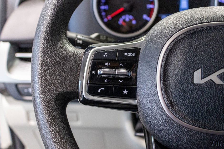 Kia Carnival LX BLANCHE BAS KILO 2022 1 PRORPIO PAS DE RECLAMATION AU CARFAX