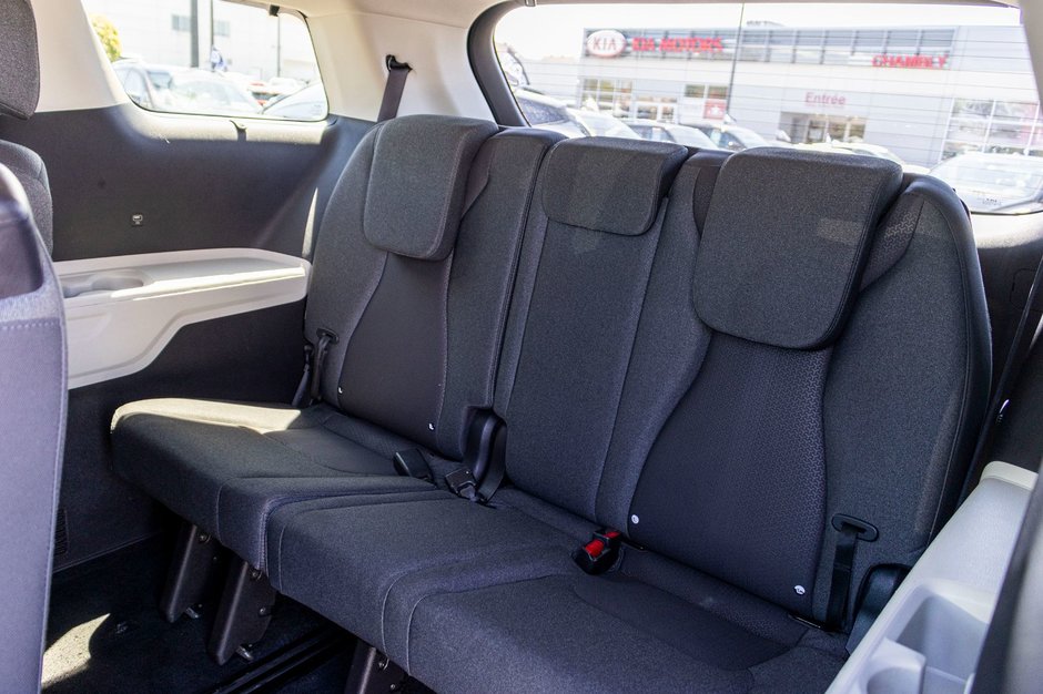 2024 Kia Carnival LX + NO CARFAX CLAIM