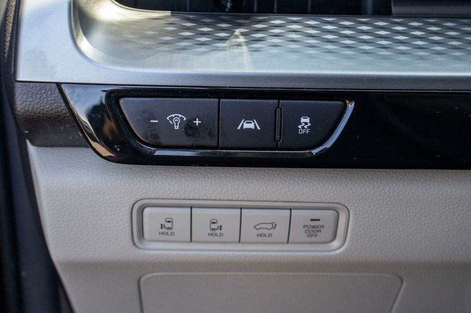 2024 Kia Carnival LX + NO CARFAX CLAIM