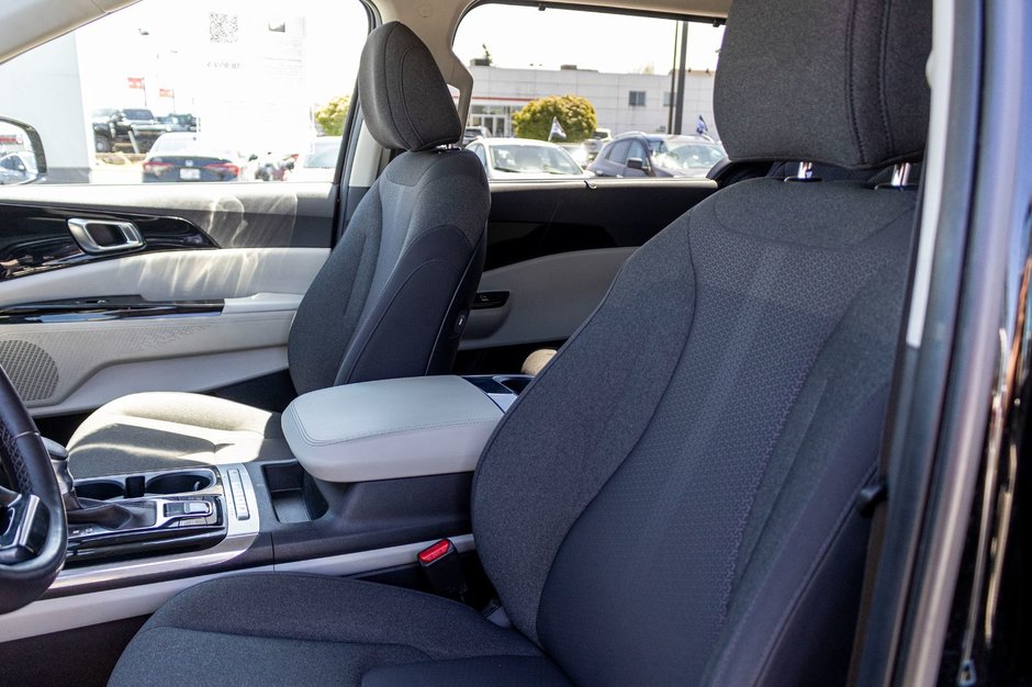 2024 Kia Carnival LX + NO CARFAX CLAIM