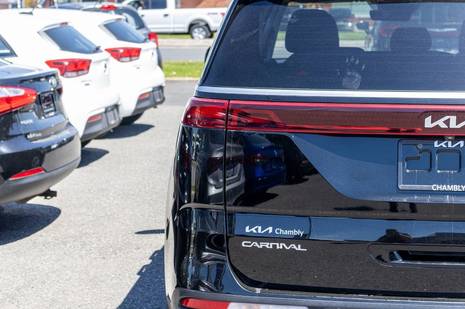 2024 Kia Carnival LX + NO CARFAX CLAIM