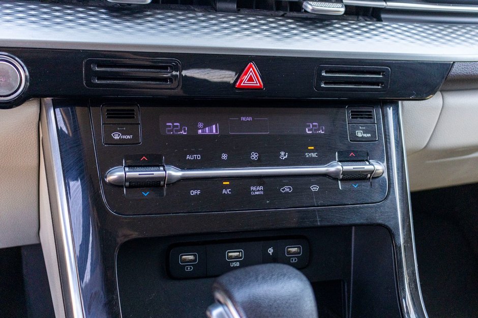 2024 Kia Carnival LX + NO CARFAX CLAIM