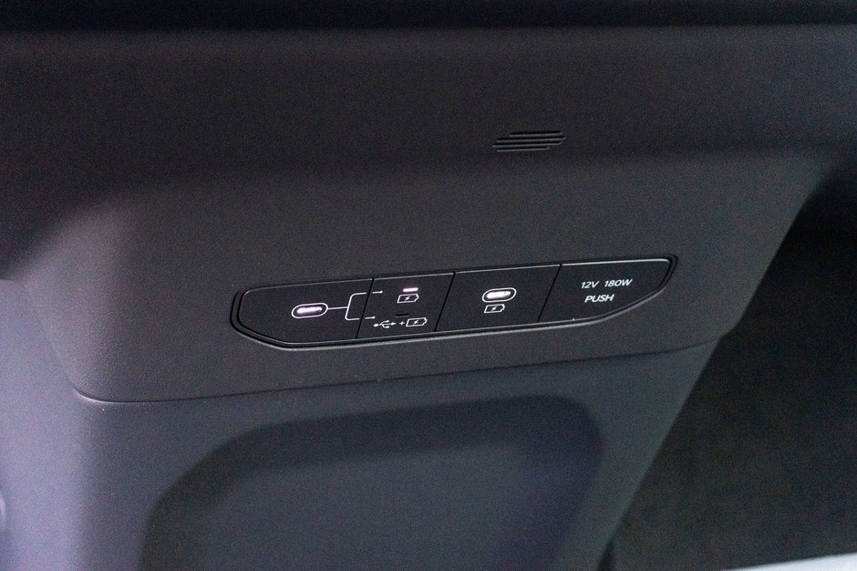 Kia EV9 WIND BLANC 26800KM 2025 1 PROPRIO PAS DE RECLAMTION AU CARFAX