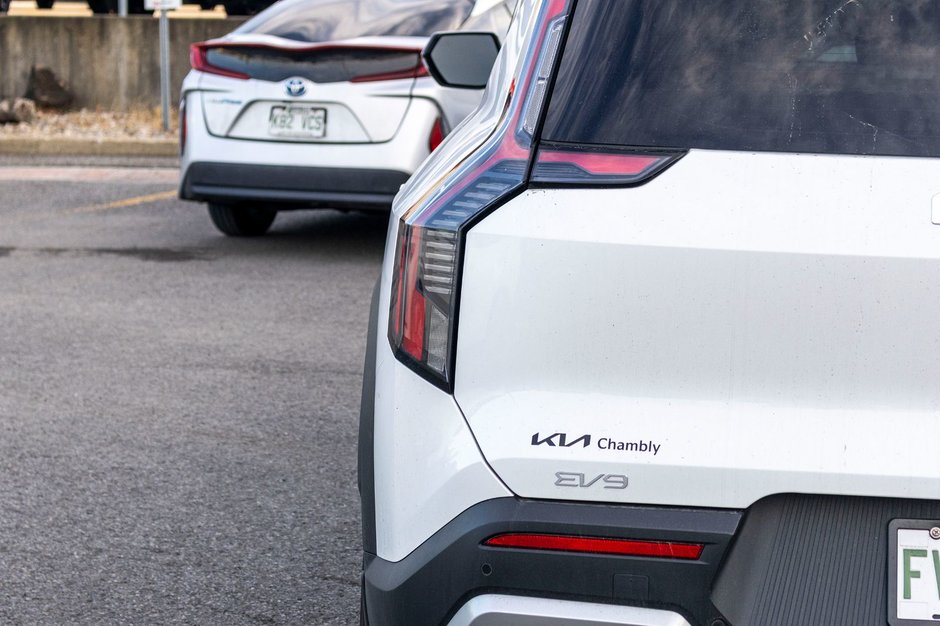 Kia EV9 WIND BLANC 26800KM 2025 1 PROPRIO PAS DE RECLAMTION AU CARFAX