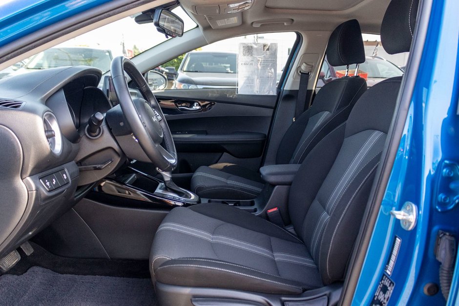 Kia Forte EX+TOIT AUTOM A/C BLEUE 2023 1 PROPRIO PAS DE RECLAMTION AU CARFAX