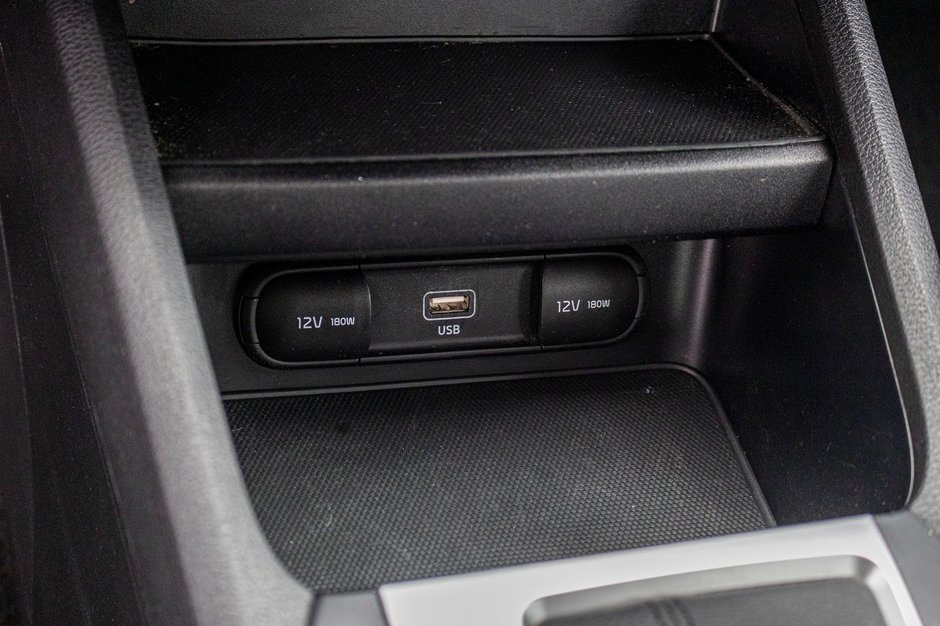 Kia Forte LX AUTOM A/C CAMERA 47584KM 2023 1 PROPRIO PAS DE RECLAMATION AU CARFAX