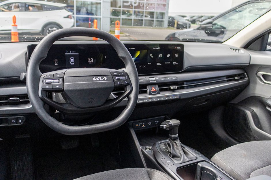 Kia K4 LX AUTOM 14068KM 2025 1 PROPRIO PAS DE RECLAMATION AU CARFAX