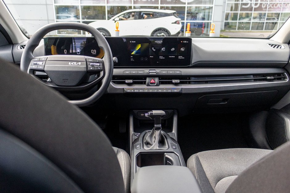 Kia K4 LX AUTOM 14068KM 2025 1 PROPRIO PAS DE RECLAMATION AU CARFAX