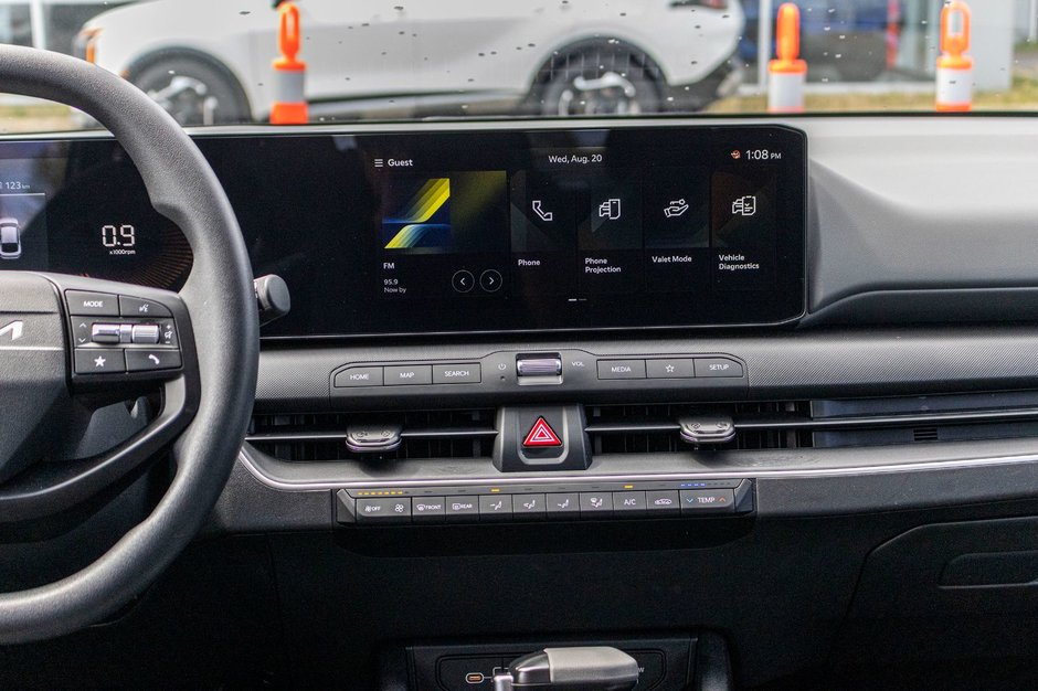 Kia K4 LX AUTOM 14068KM 2025 1 PROPRIO PAS DE RECLAMATION AU CARFAX