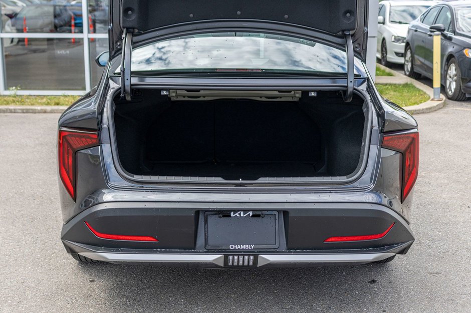 Kia K4 LX AUTOM 14068KM 2025 1 PROPRIO PAS DE RECLAMATION AU CARFAX