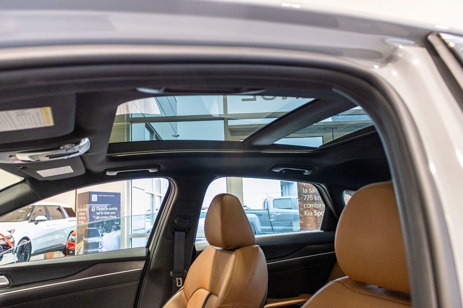 Kia K5 GT GRIS MAT CUIR ORANGE WOW 2023 1 PROPRIO