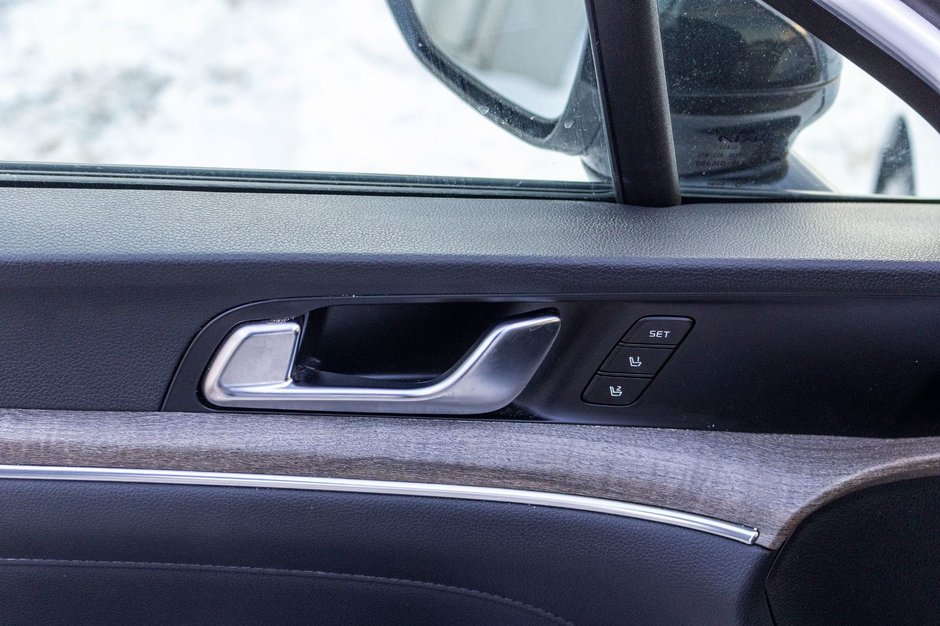 Kia K5 GT-LINE AWD 1.6T BLANC CUIR NOIR 2024 PAS DE RECLAMATION AU CARFAX