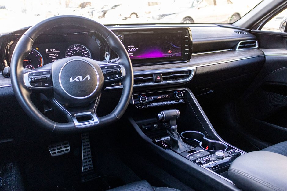 Kia K5 GT-LINE AWD 1.6T BLANC CUIR NOIR 2024 PAS DE RECLAMATION AU CARFAX