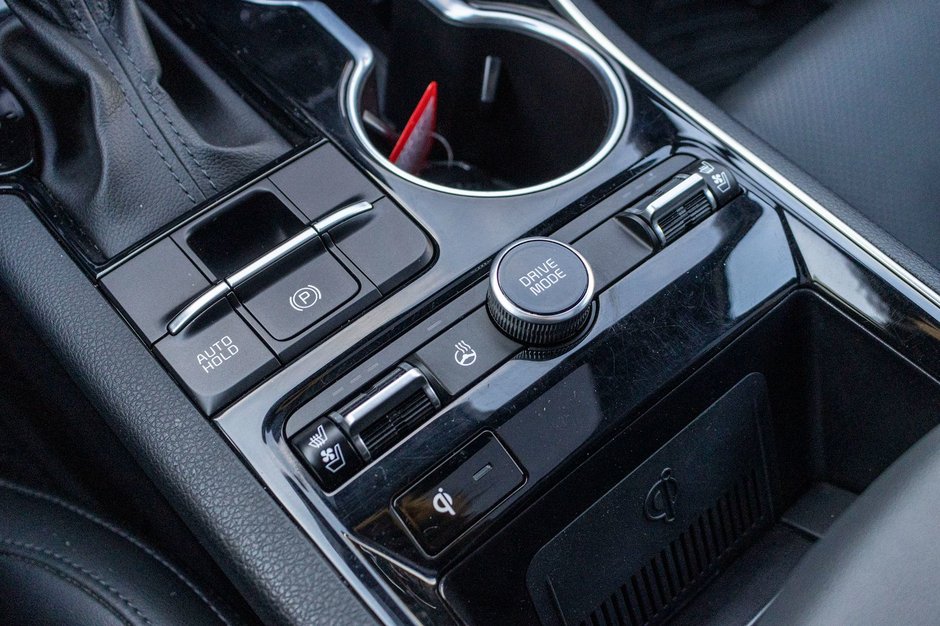 Kia K5 GT-LINE AWD 1.6T BLANC CUIR NOIR 2024 PAS DE RECLAMATION AU CARFAX