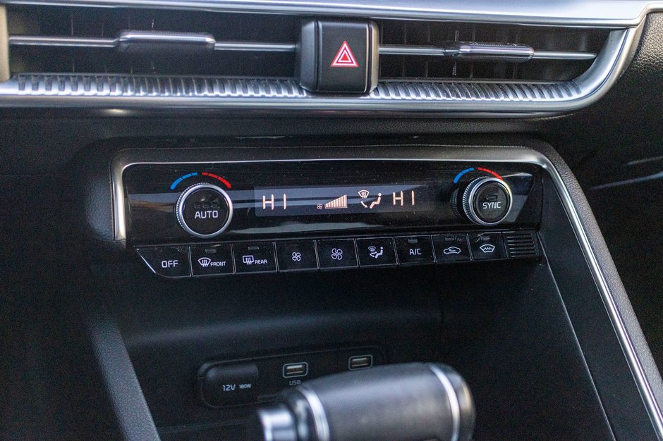 Kia K5 GT-LINE AWD 1.6T BLANC CUIR NOIR 2024 PAS DE RECLAMATION AU CARFAX