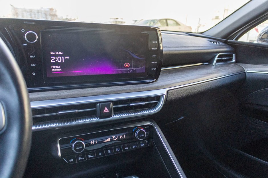 Kia K5 GT-LINE AWD 1.6T BLANC CUIR NOIR 2024 PAS DE RECLAMATION AU CARFAX