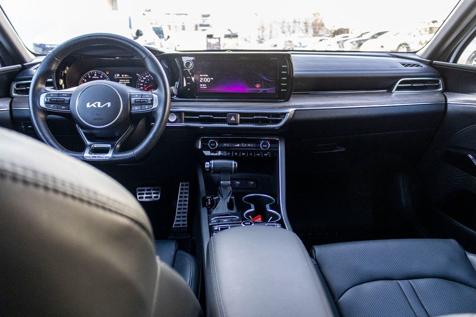 Kia K5 GT-LINE AWD 1.6T BLANC CUIR NOIR 2024 PAS DE RECLAMATION AU CARFAX