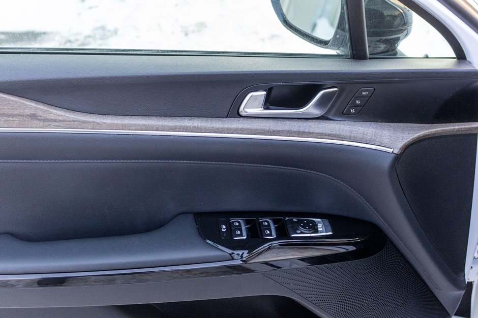 Kia K5 GT-LINE AWD 1.6T BLANC CUIR NOIR 2024 PAS DE RECLAMATION AU CARFAX