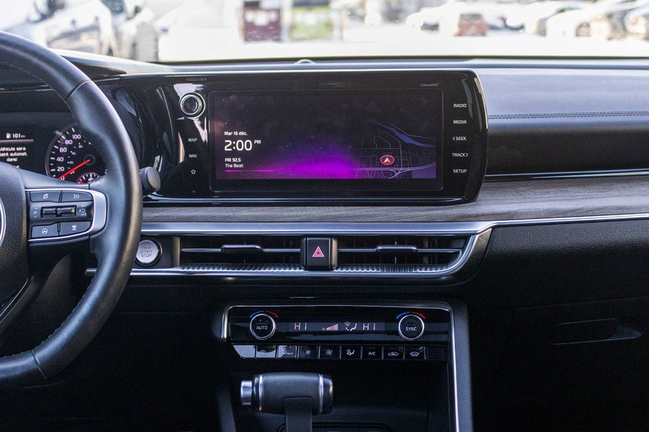 Kia K5 GT-LINE AWD 1.6T BLANC CUIR NOIR 2024 PAS DE RECLAMATION AU CARFAX