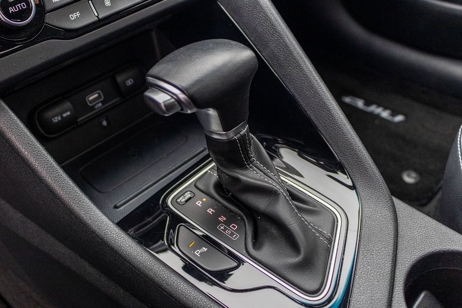 Kia Niro SX TOURING NOIR 26242KM 2022 1 PROPRIO PAS DE RECLAMATION AU CARFAX