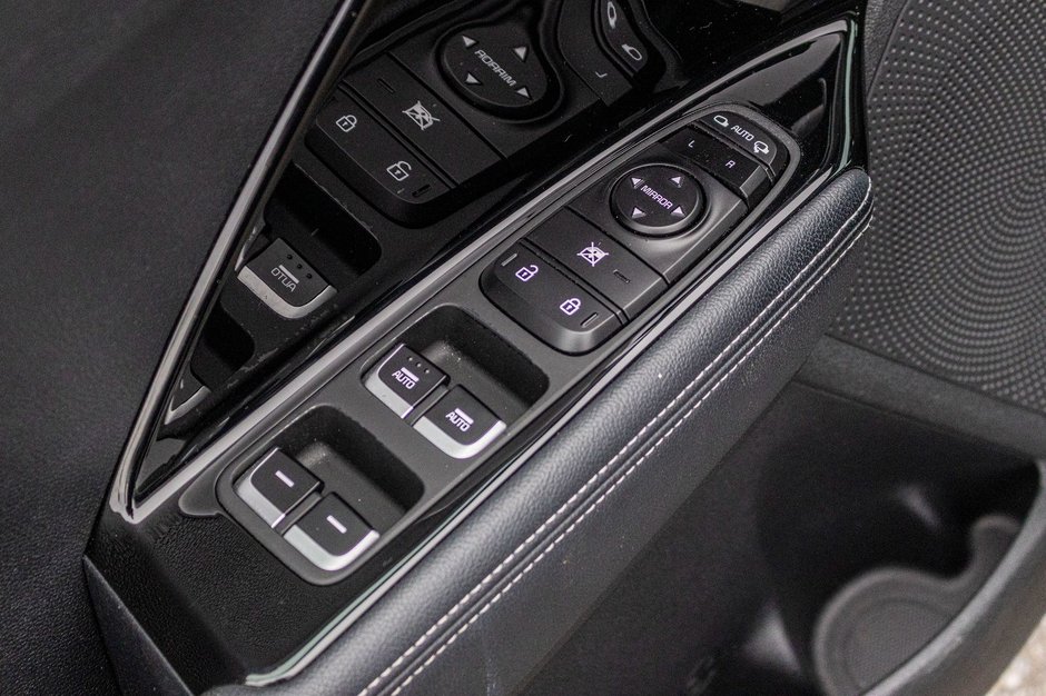 Kia Niro SX TOURING NOIR 26242KM 2022 1 PROPRIO PAS DE RECLAMATION AU CARFAX