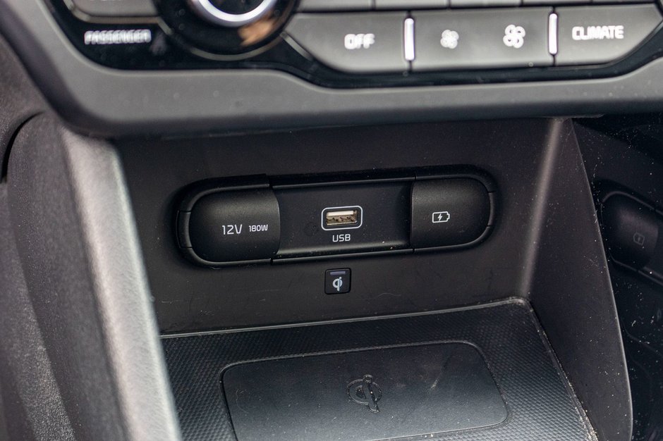 Kia Niro SX TOURING NOIR 26242KM 2022 1 PROPRIO PAS DE RECLAMATION AU CARFAX