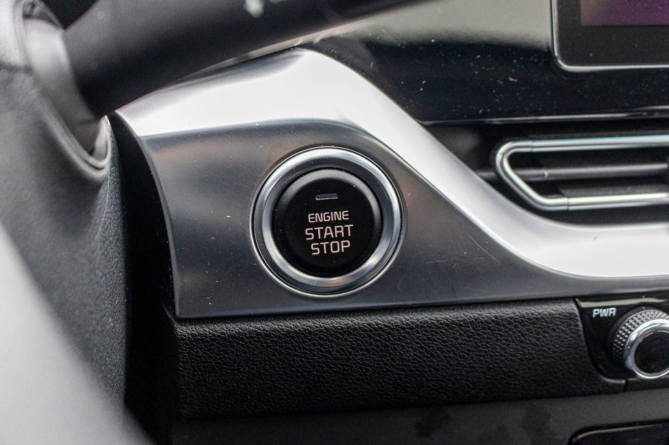 Kia Niro SX TOURING NOIR 26242KM 2022 1 PROPRIO PAS DE RECLAMATION AU CARFAX