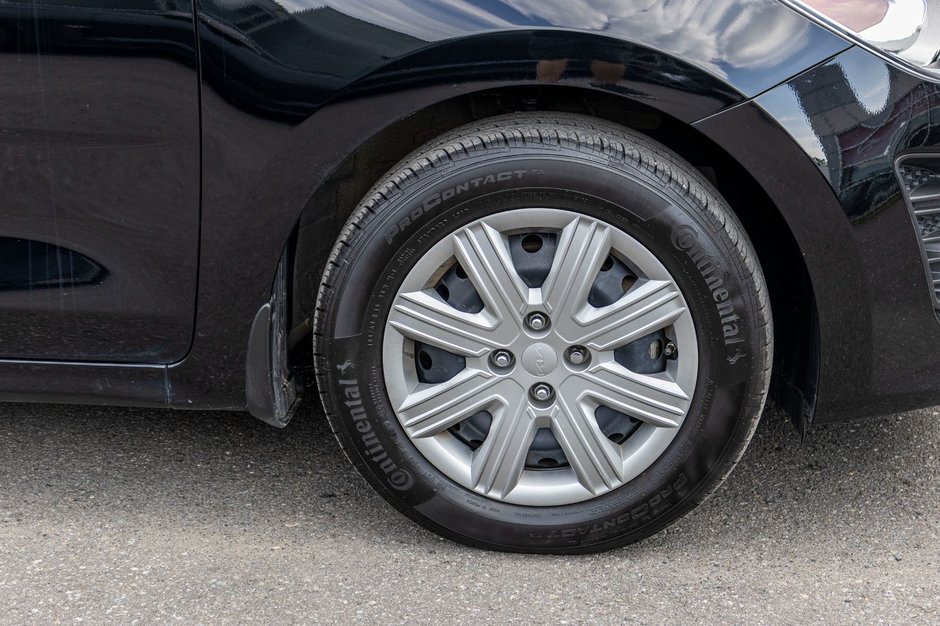 Kia Rio 5-door LX+ AUTOM A/C CAMERA SIEGES CHAUFFANTS 2023 1 PROPRIO PAS DE RECLAMTION AU CARFAX