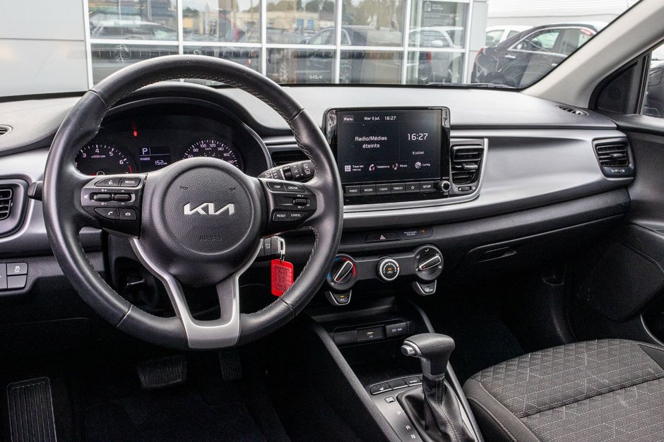 Kia Rio 5-door LX+ AUTOM A/C CAMERA SIEGES CHAUFFANTS 2023 1 PROPRIO PAS DE RECLAMTION AU CARFAX