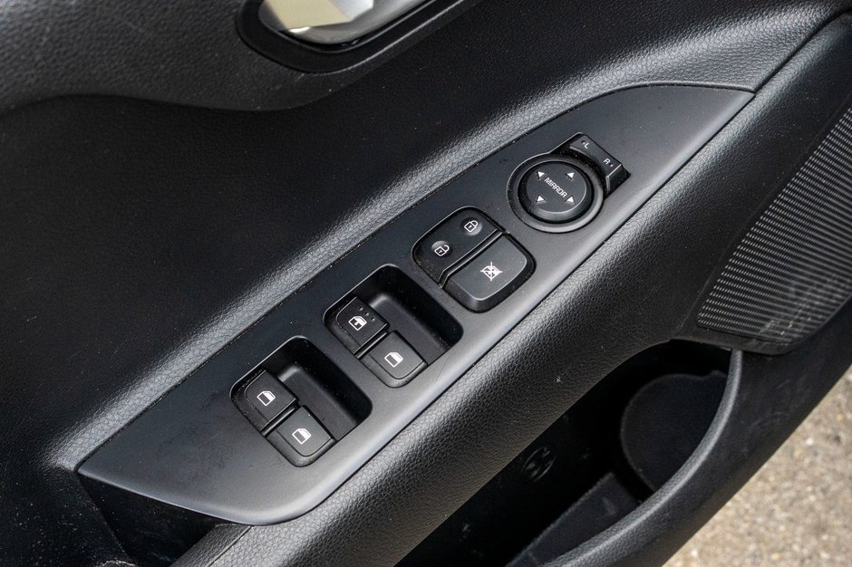 Kia Rio 5-door LX+ AUTOM A/C CAMERA SIEGES CHAUFFANTS 2023 1 PROPRIO PAS DE RECLAMTION AU CARFAX