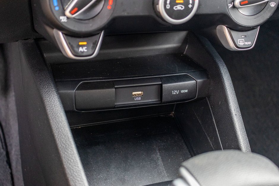 Kia Rio 5-door LX+ AUTOM A/C CAMERA SIEGES CHAUFFANTS 2023 1 PROPRIO PAS DE RECLAMTION AU CARFAX