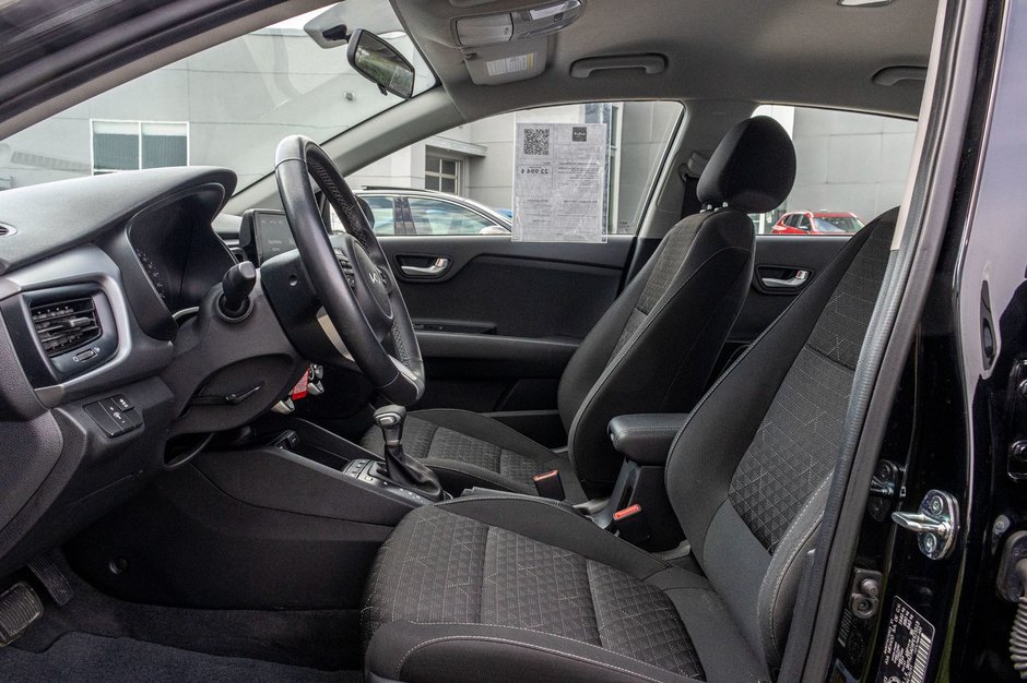 Kia Rio 5-door LX+ AUTOM A/C CAMERA SIEGES CHAUFFANTS 2023 1 PROPRIO PAS DE RECLAMTION AU CARFAX