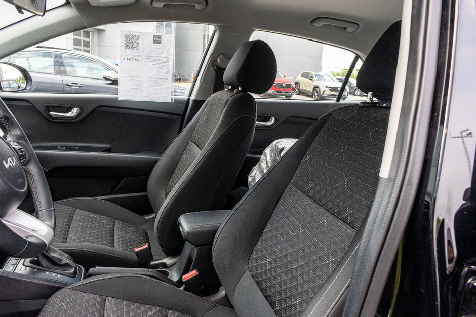 Kia Rio 5-door LX+ AUTOM A/C CAMERA SIEGES CHAUFFANTS 2023 1 PROPRIO PAS DE RECLAMTION AU CARFAX
