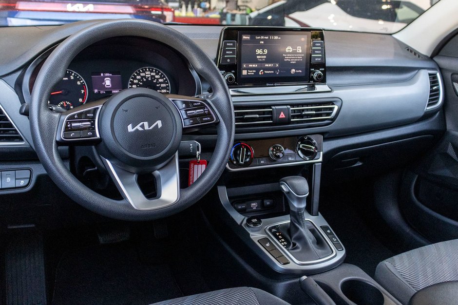 2022 Kia Seltos LX BLANC TRES BAS KILO 1 OWNER