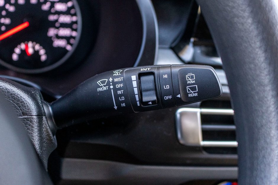 2022 Kia Seltos LX BLANC TRES BAS KILO 1 OWNER
