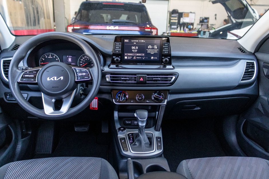 2022 Kia Seltos LX BLANC TRES BAS KILO 1 OWNER
