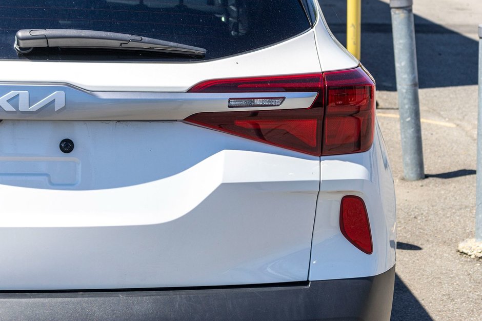 2022 Kia Seltos LX BLANC TRES BAS KILO 1 OWNER