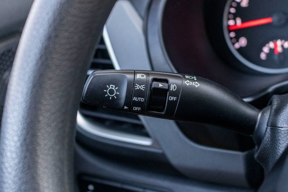 2022 Kia Seltos LX BLANC TRES BAS KILO 1 OWNER